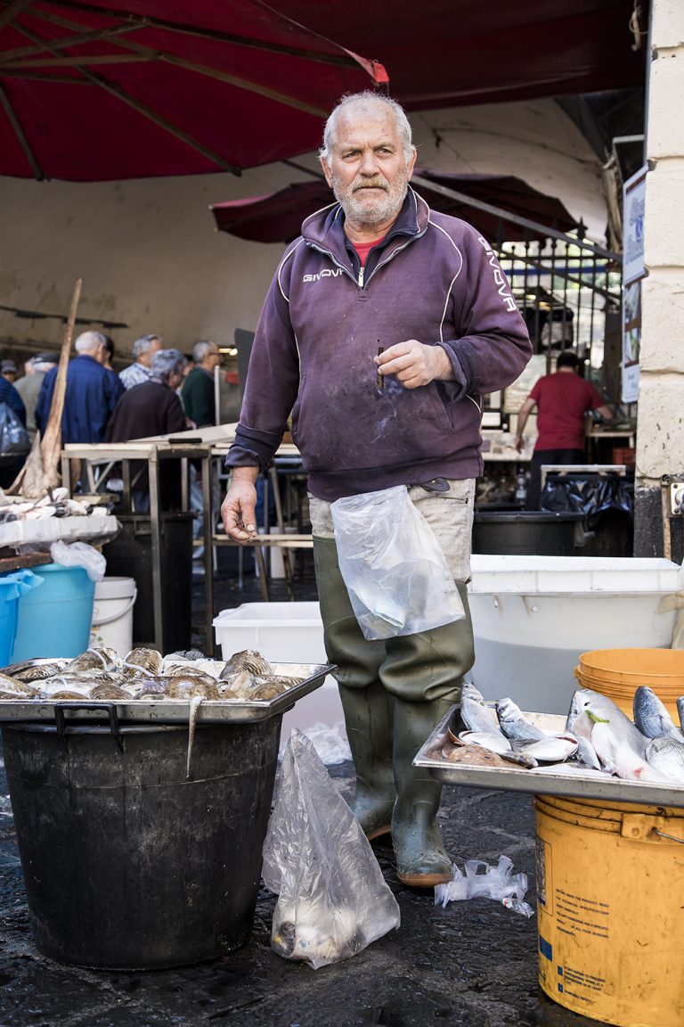 I turisti guardano ma non comprano
