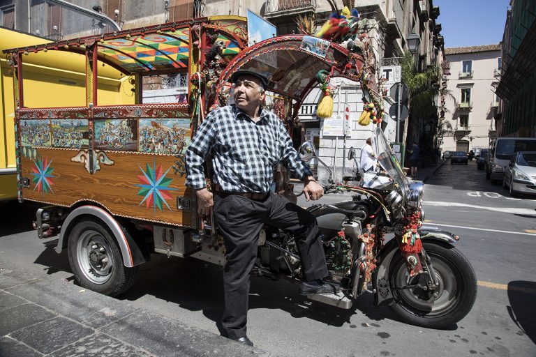 Guardavo il Giro in una vetrina